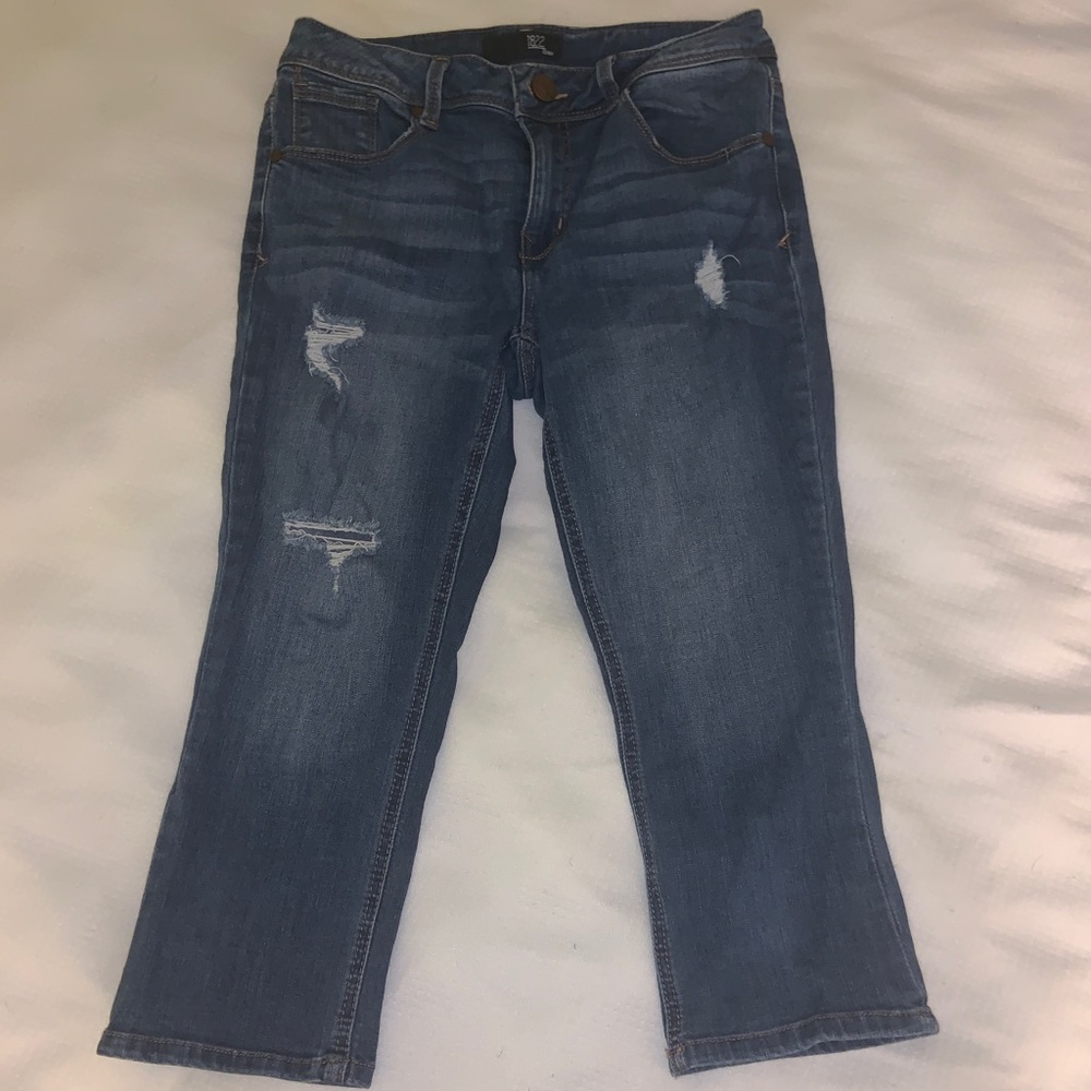 1822 Denim Blue Distressed Capris